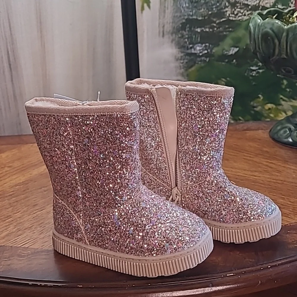 New with tag! Cat & Jack Girls 5 Gold Holland Pip glitter sparkly faux fur boots